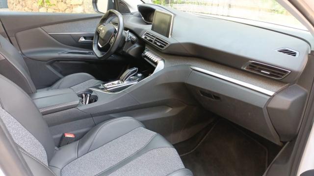 Peugeot 3008 image 2
