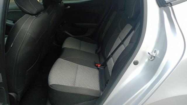 Renault Clio image 9
