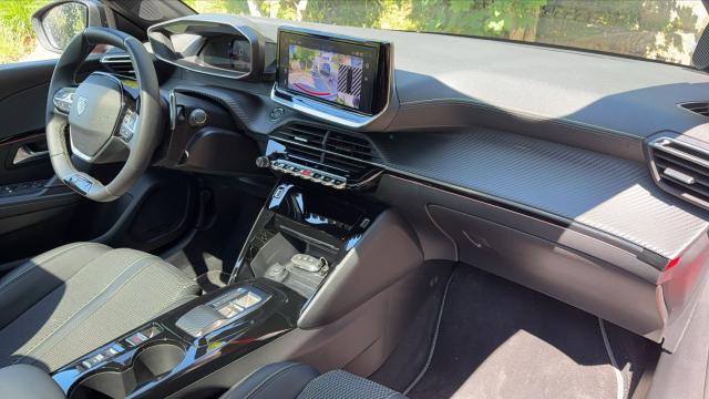 Peugeot 208 image 2
