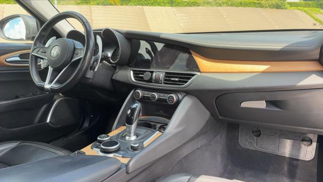 Alfa Romeo Giulia image 6