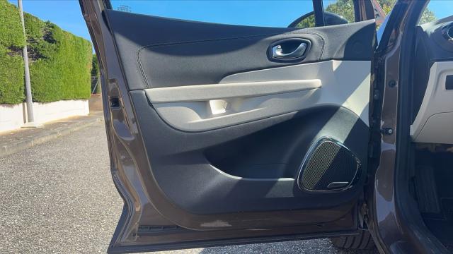 Renault Captur image 2