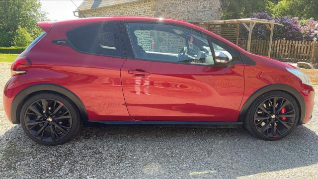 Peugeot 208 image 2
