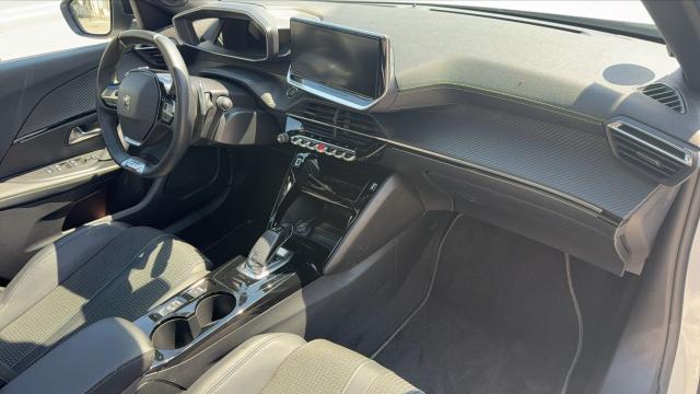 Peugeot 2008 image 6
