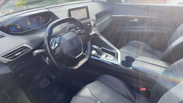 Peugeot 5008 image 1