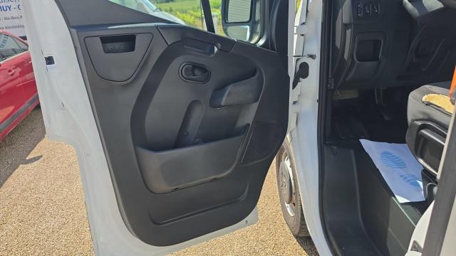 Renault Master image 2