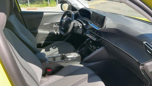 Peugeot 208 image 6
