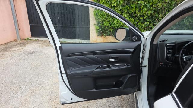 Mitsubishi Outlander image 8