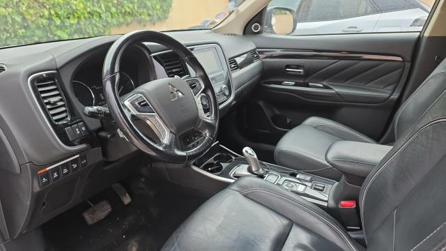 Mitsubishi Outlander image 4