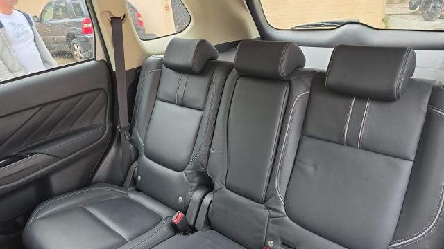 Mitsubishi Outlander image 6
