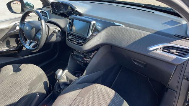 Peugeot 208 image 8