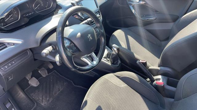 Peugeot 208 image 1