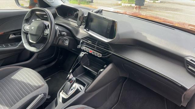 Peugeot 2008 image 2