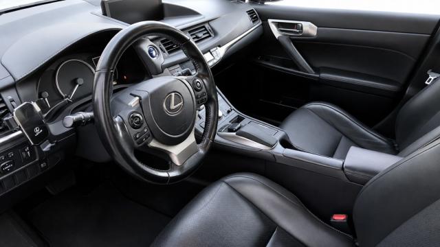Lexus Ct 200h image 8