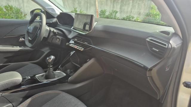 Peugeot 208 image 1