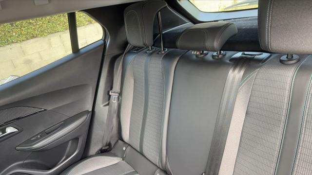 Peugeot 2008 image 6