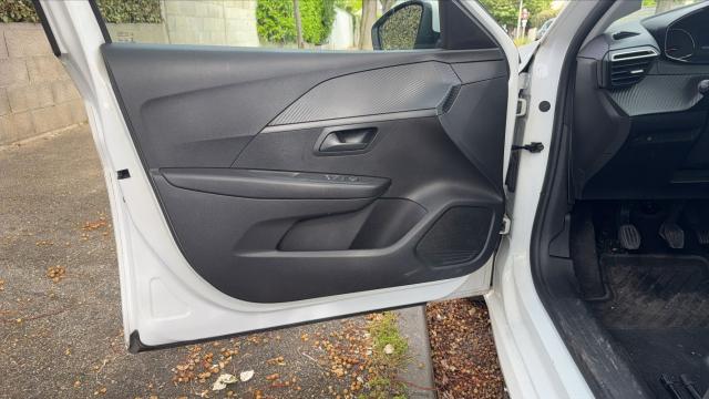 Peugeot 208 image 7