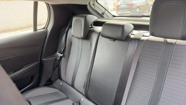 Peugeot 208 image 2