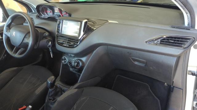 Peugeot 208 image 9