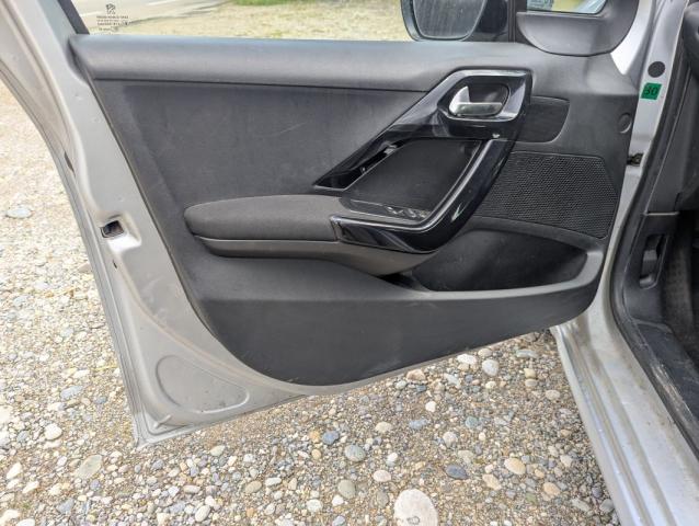 Peugeot 208 image 1