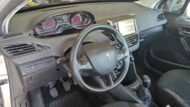 Peugeot 208 image 7