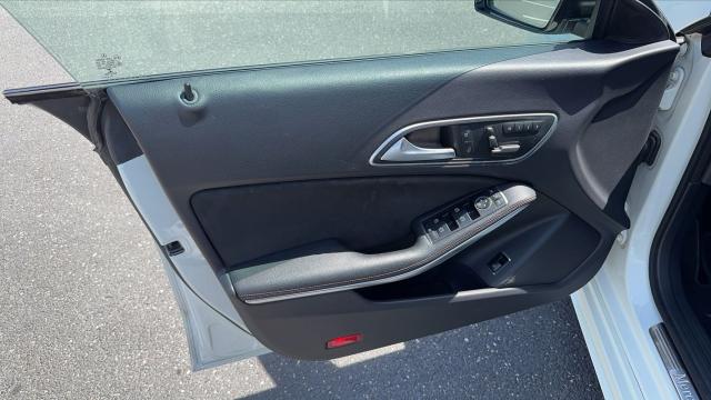 Mercedes Benz Cla image 2
