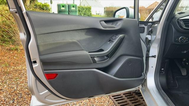 Ford Fiesta image 6