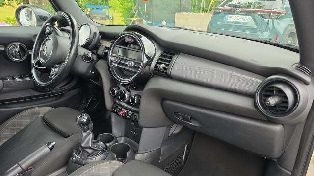 Mini Cabrio image 8