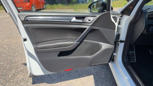 Volkswagen Golf R image 9