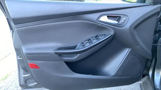 Ford Focus image 6
