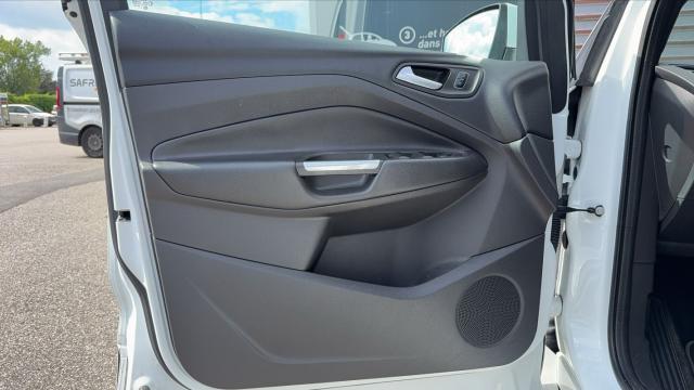 Ford Kuga image 9