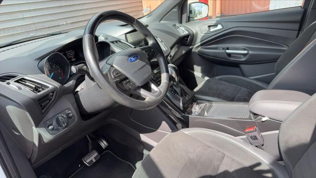 Ford Kuga image 6
