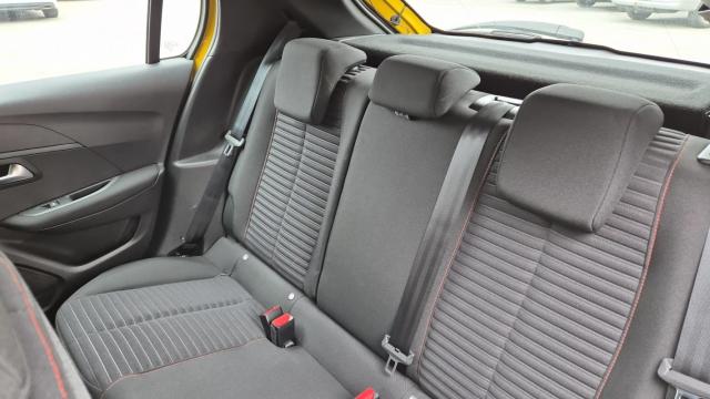 Peugeot 208 image 1