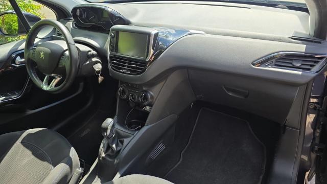 Peugeot 208 image 7