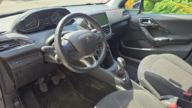 Peugeot 208 image 9