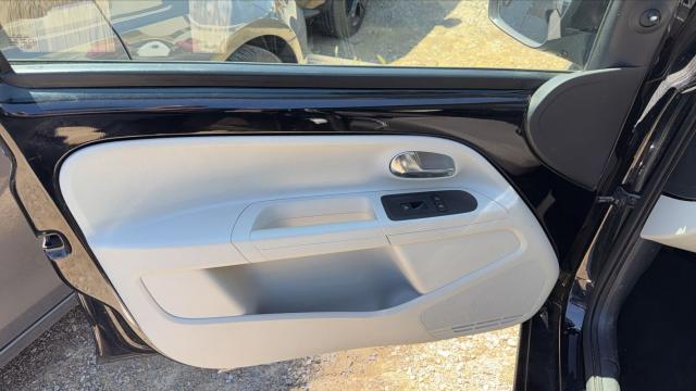 Volkswagen Up! image 9