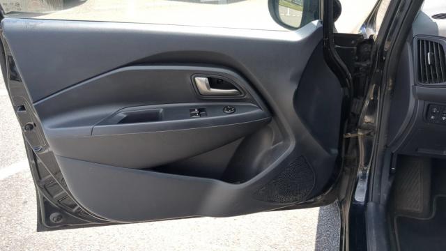 Kia Rio image 4