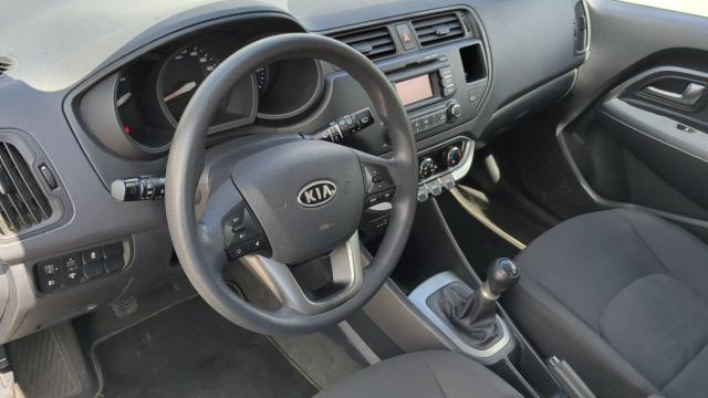 Kia Rio image 6