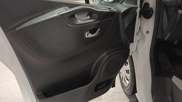 Renault Trafic image 2