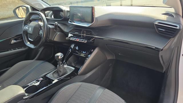 Peugeot 208 image 8