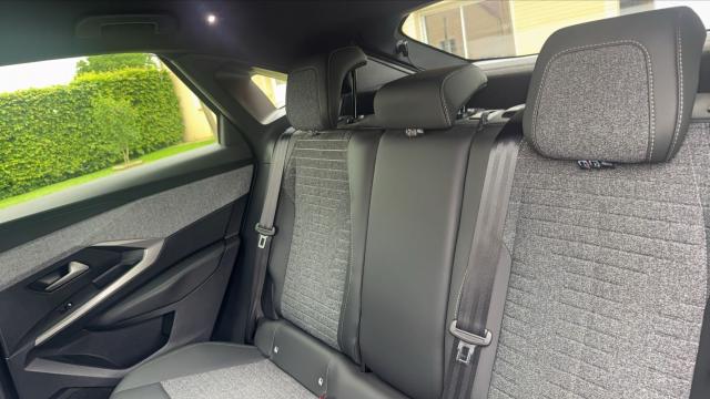 Peugeot 3008 image 2