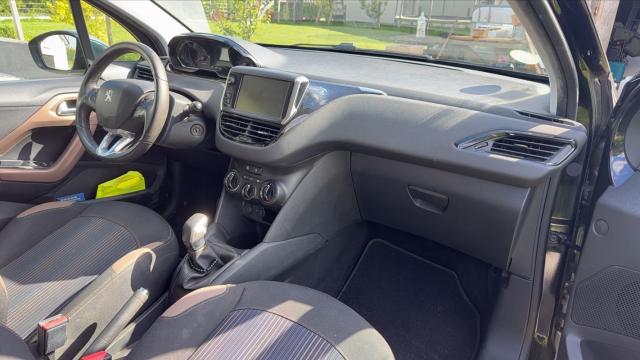 Peugeot 208 image 9
