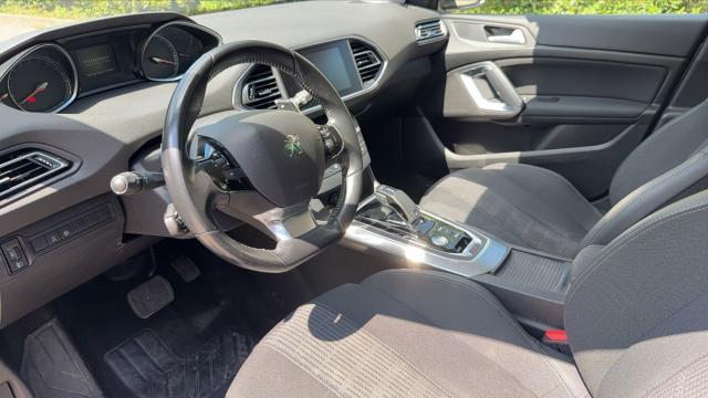 Peugeot 308 image 1
