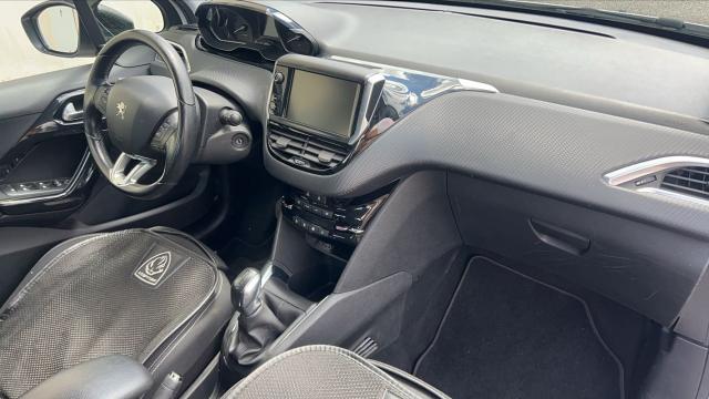 Peugeot 208 image 8