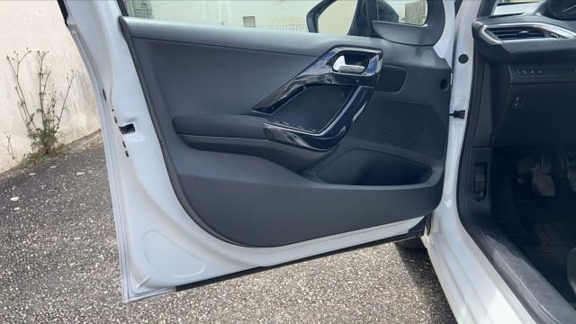 Peugeot 208 image 9