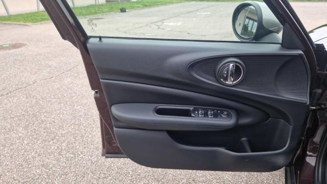 Mini Clubman image 5