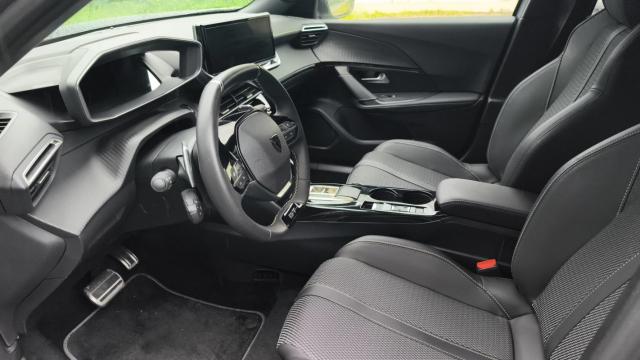 Peugeot 2008 image 8