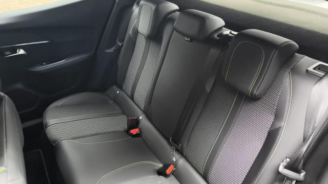 Peugeot 2008 image 6