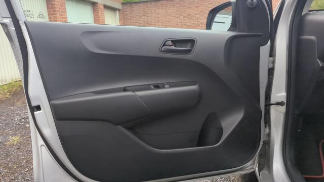 Kia Picanto image 7