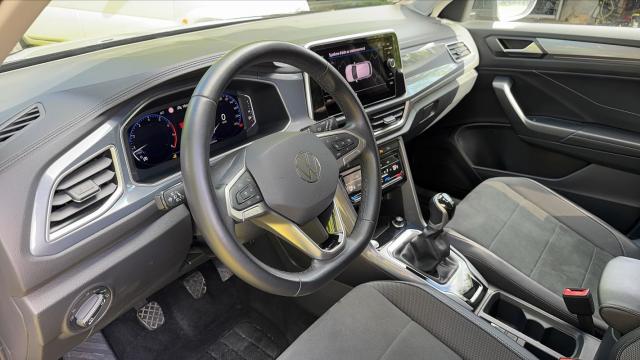 Volkswagen T-Roc image 6