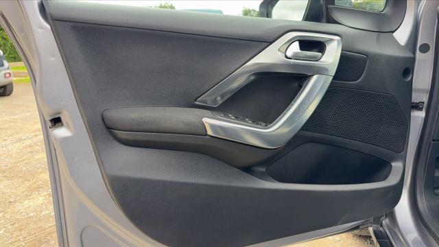 Peugeot 2008 image 2